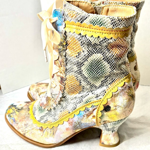 Spring Step L'Artiste Women's BEWITCH-PYTHON Metallic Animal Print Boots Sz 38 - Picture 6 of 10